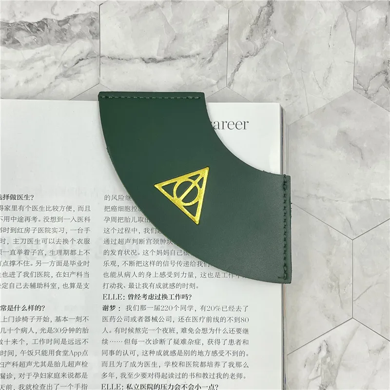 signet-cuir-vert-elegant